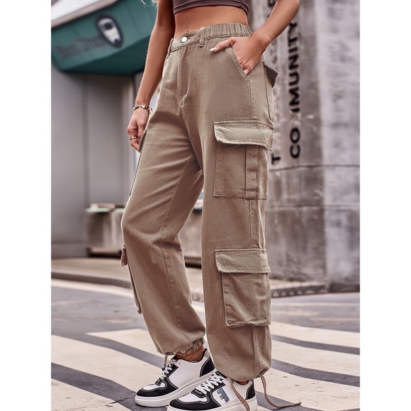 NWT Elastic Waist Cargo Jeans - Multiple Colors Available! - Picture 3 of 7